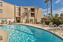 Relaxed Island Escape with Pool and Hot Tub Access - Image 3