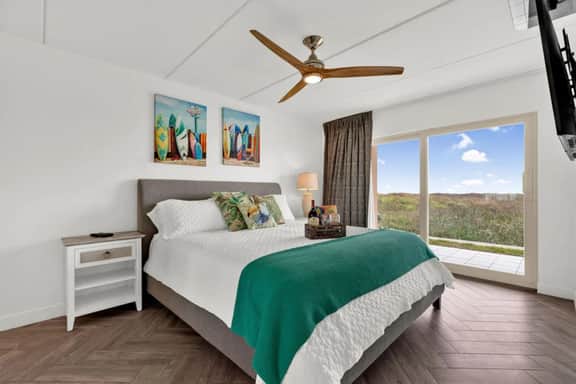 Seagull's Beachfront Retreat Near Island Bike Path - Image 3