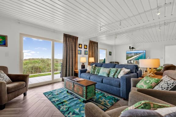 Seagull's Beachfront Retreat Near Island Bike Path - Image 1