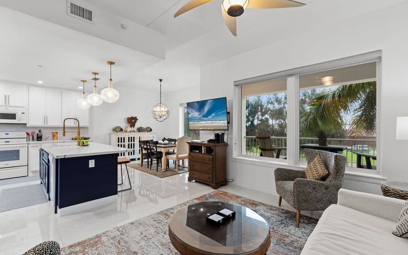 A living room filled with furniture and a ceiling fan.